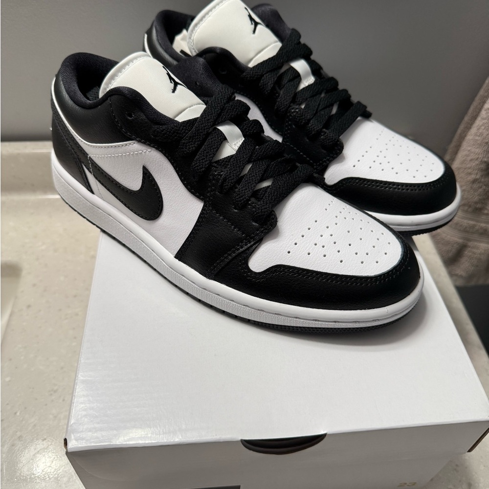 Women’s Nike Air Jordan Low Panda size 7-1/2 NIB